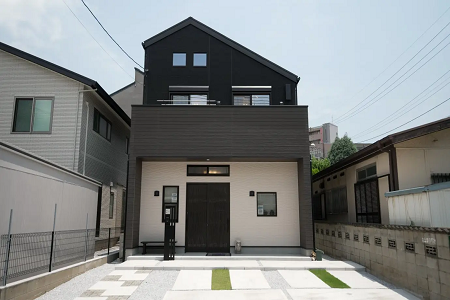 自由設計が“町家”の佇まいを再現した店舗併用住宅