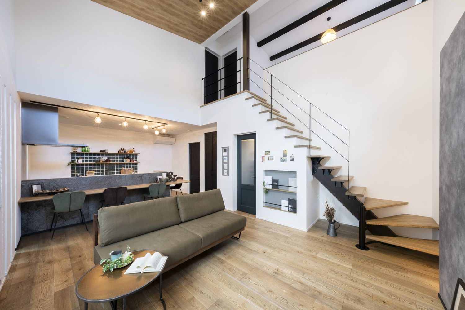 富山市西荒屋_リビング