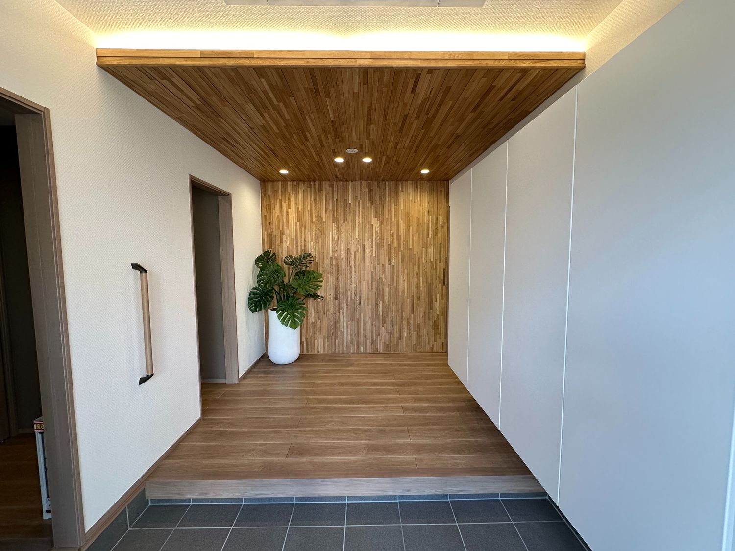 西尾グラン展示場_玄関