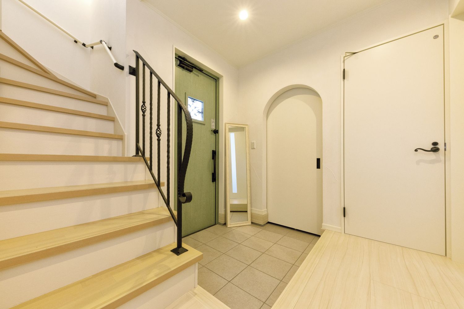 憧れの南仏の雰囲気を叶えた家_玄関