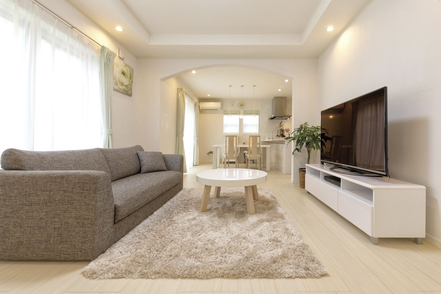 憧れの南仏の雰囲気を叶えた家_リビング