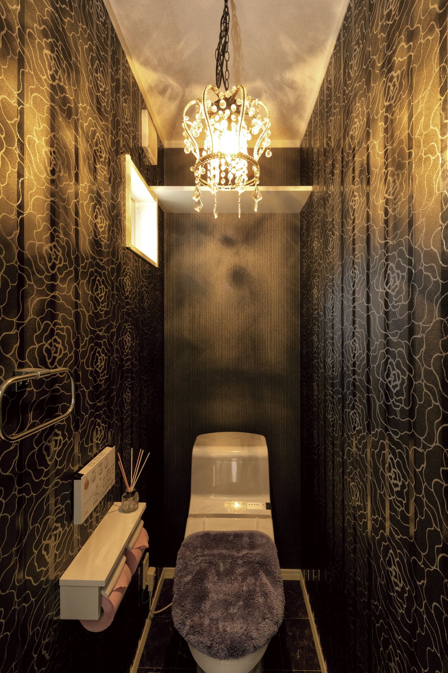 憧れの南仏の雰囲気を叶えた家_トイレ