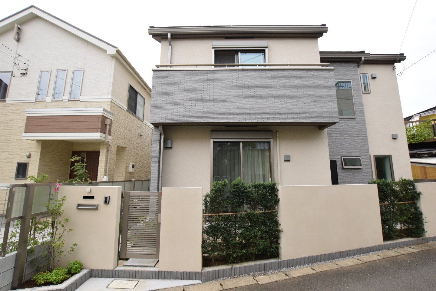 地下車庫、お茶室のある外断熱の家_外観