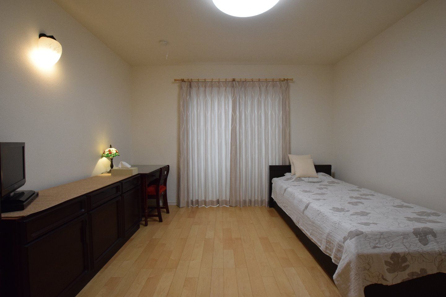 地下車庫、お茶室のある外断熱の家_寝室