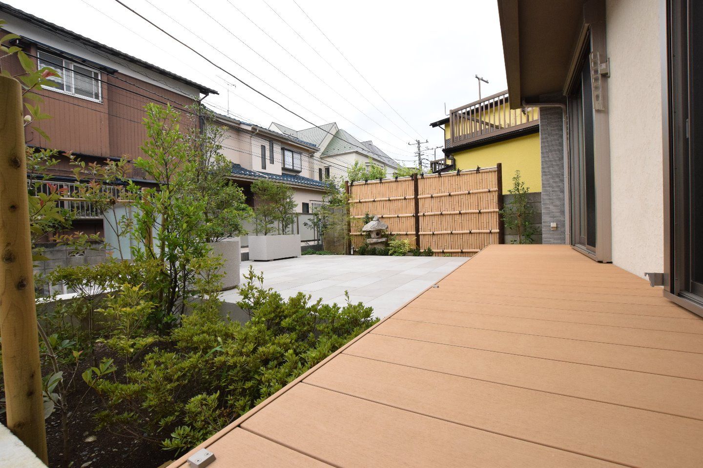 地下車庫、お茶室のある外断熱の家_ウッドデッキ