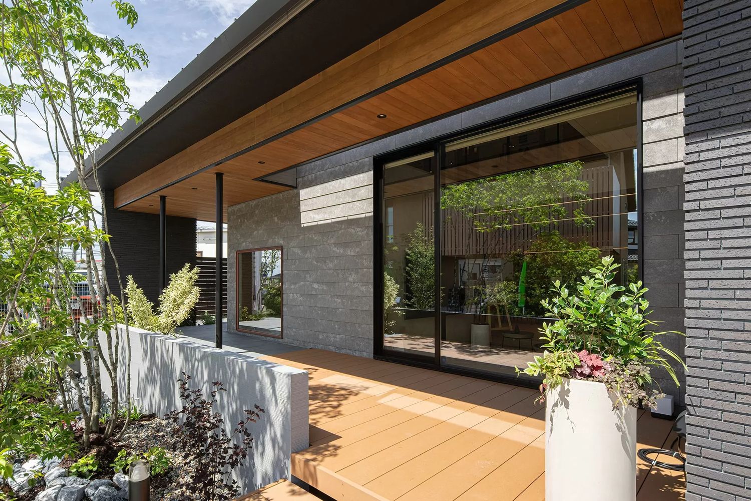 ハウスセレクション彦根_ウッドデッキ