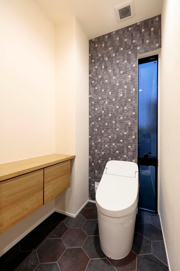 ナチュラルモダンの家_トイレ