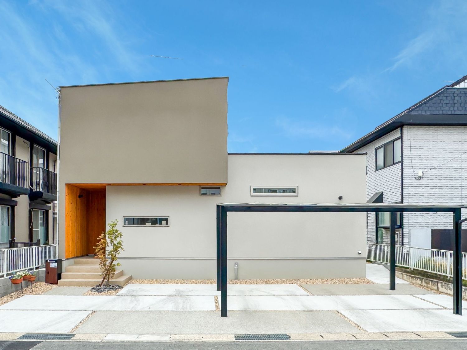 階段ライブラリーのある家_外観