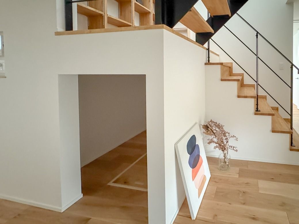 階段ライブラリーのある家_収納