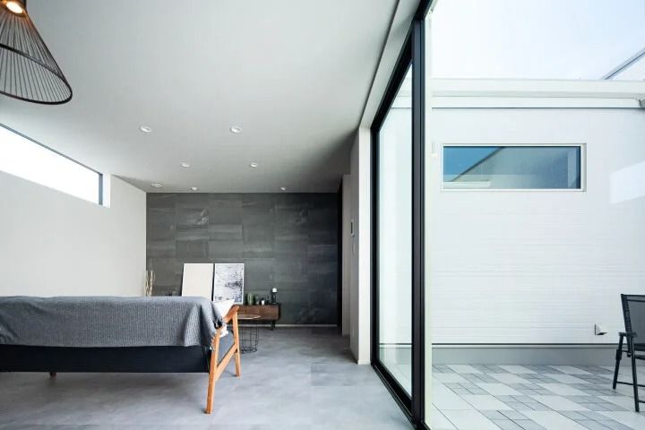 2階リビングの中庭のある家_リビング