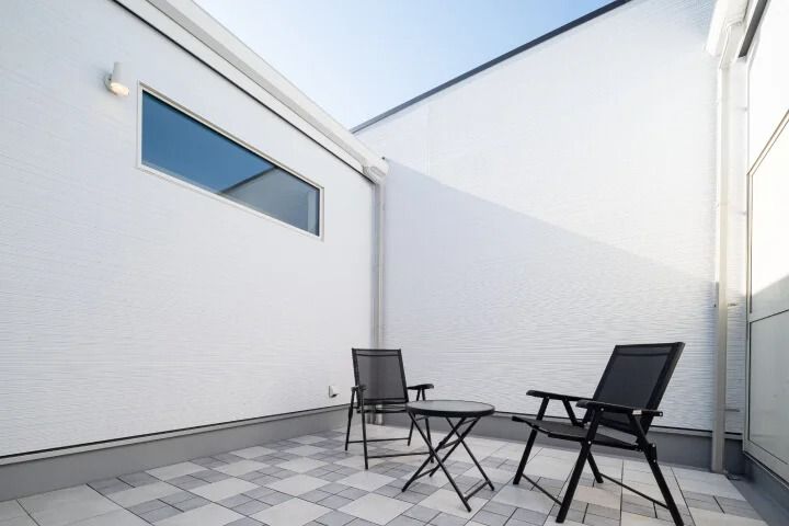 2階リビングの中庭のある家_中庭