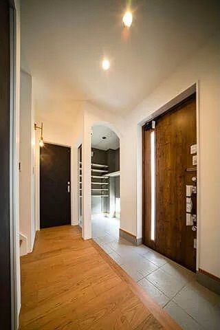 こだわりのキッチンで家事が楽しくなる家_玄関