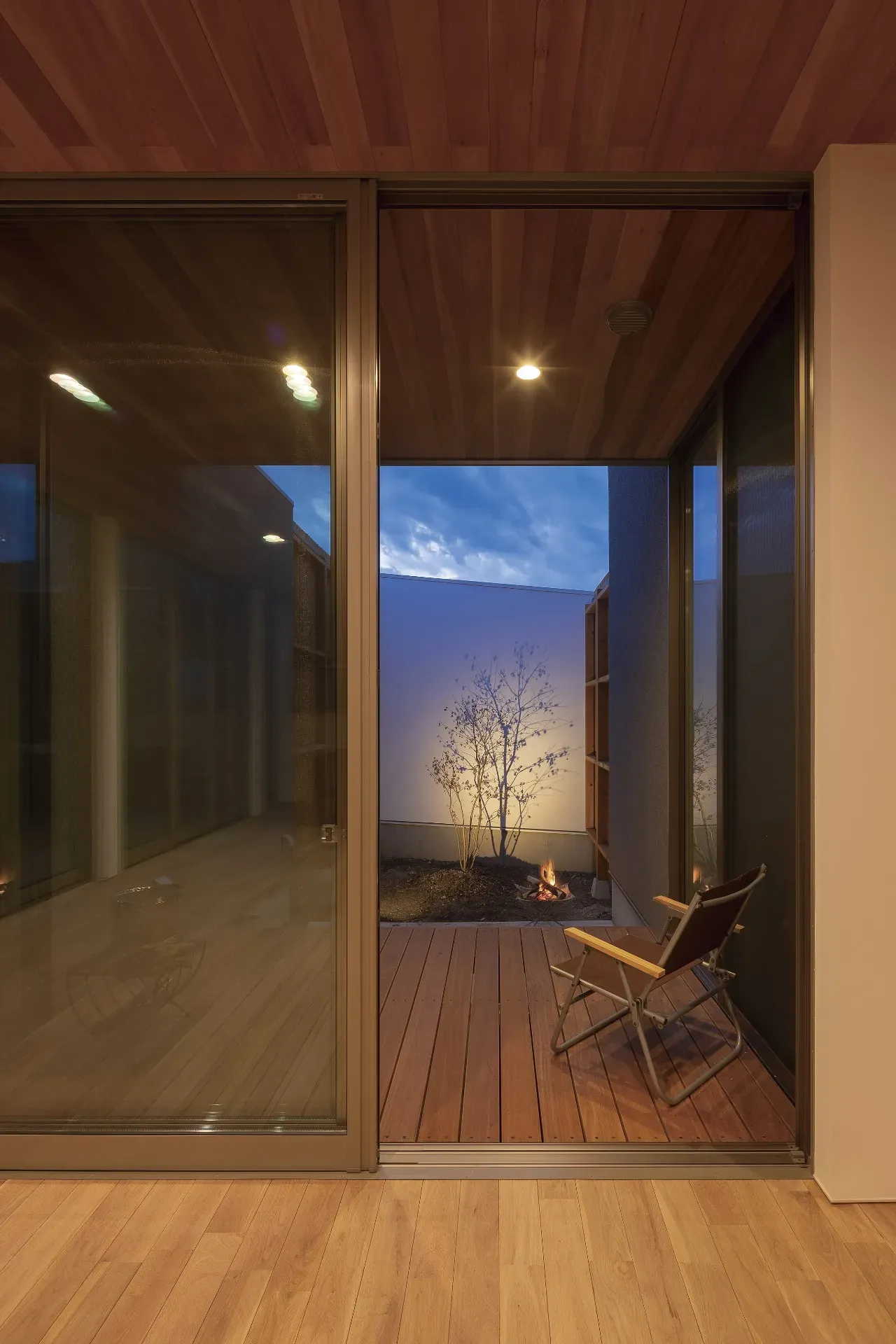 CUT　EYES＿ウッドデッキ