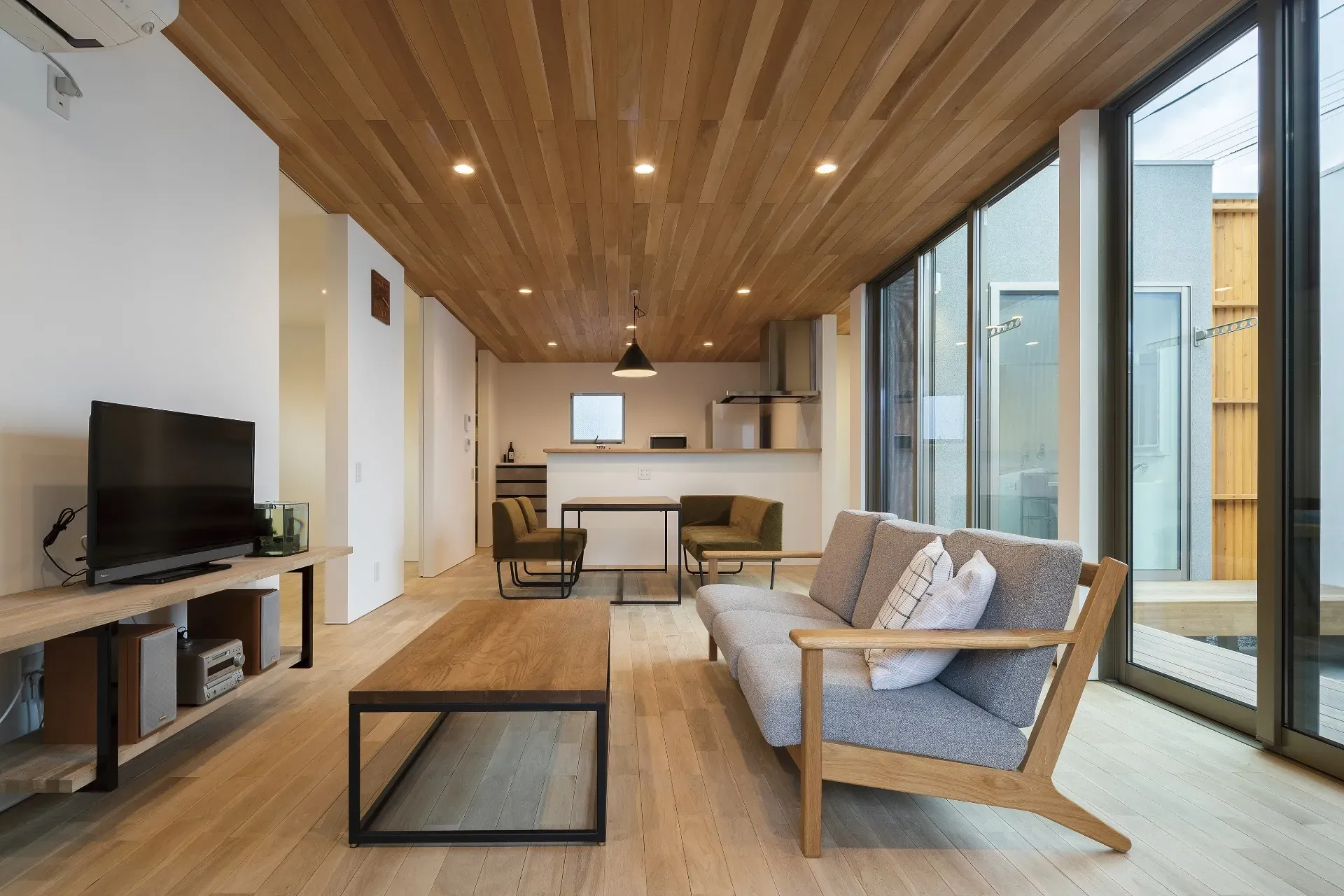 CUT　EYES＿リビング