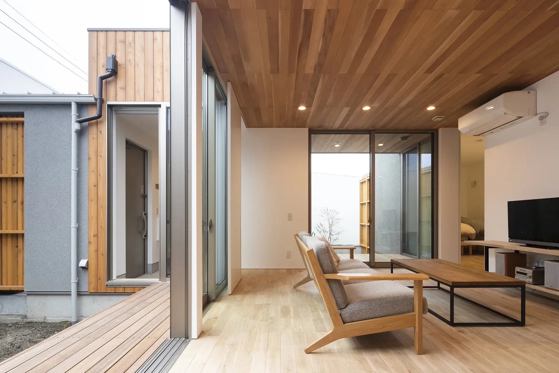 CUT　EYES＿リビング