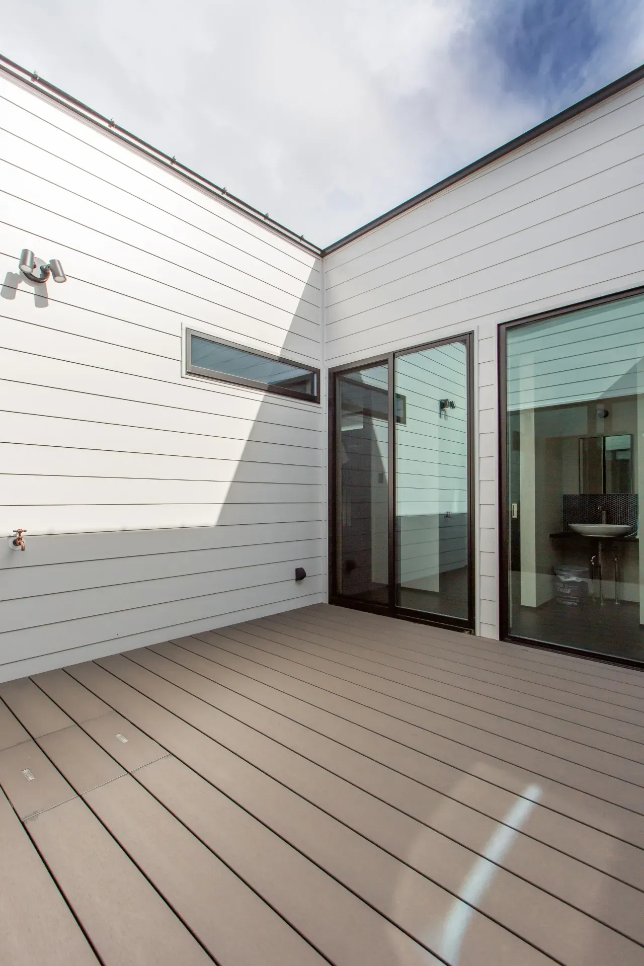 スローライフを満喫する家_ウッドデッキ