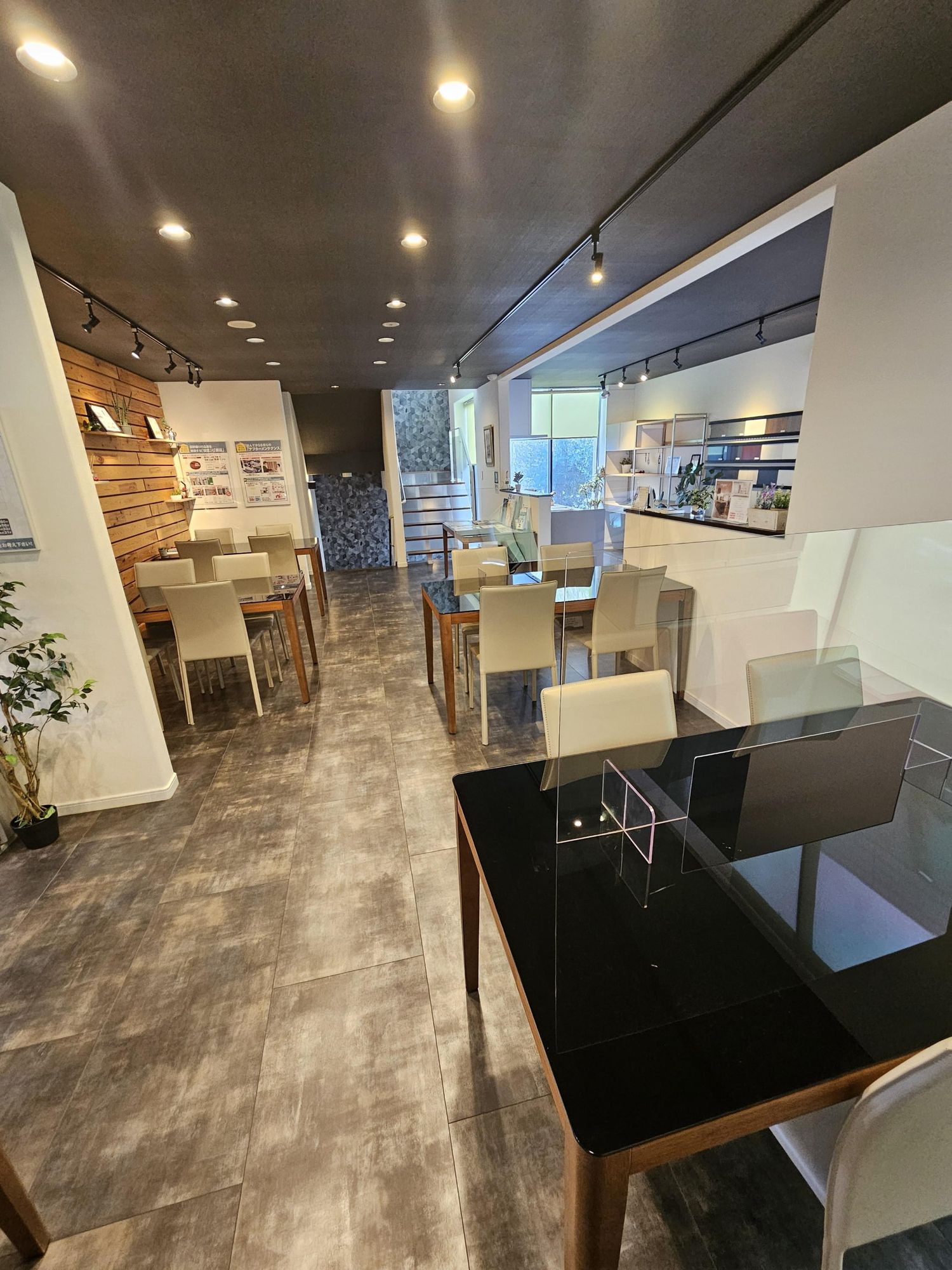 アイフルホーム名古屋北店_打ち合わせ室