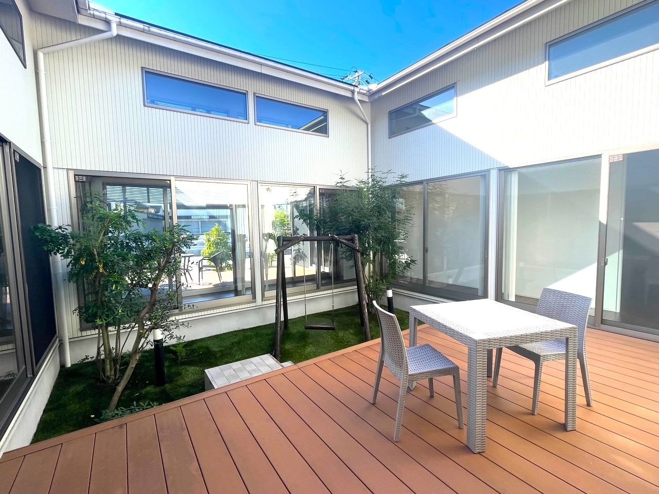 アイフルホーム小牧店_中庭