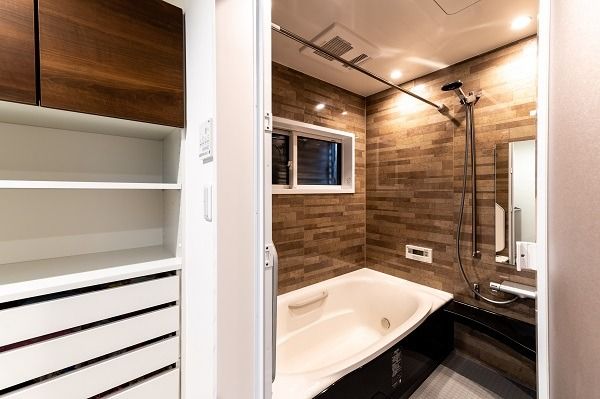 青い外壁が目を惹くZEH仕様の家_風呂