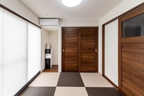 青い外壁が目を惹くZEH仕様の家_和室