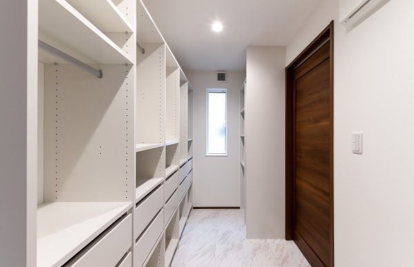 青い外壁が目を惹くZEH仕様の家_収納