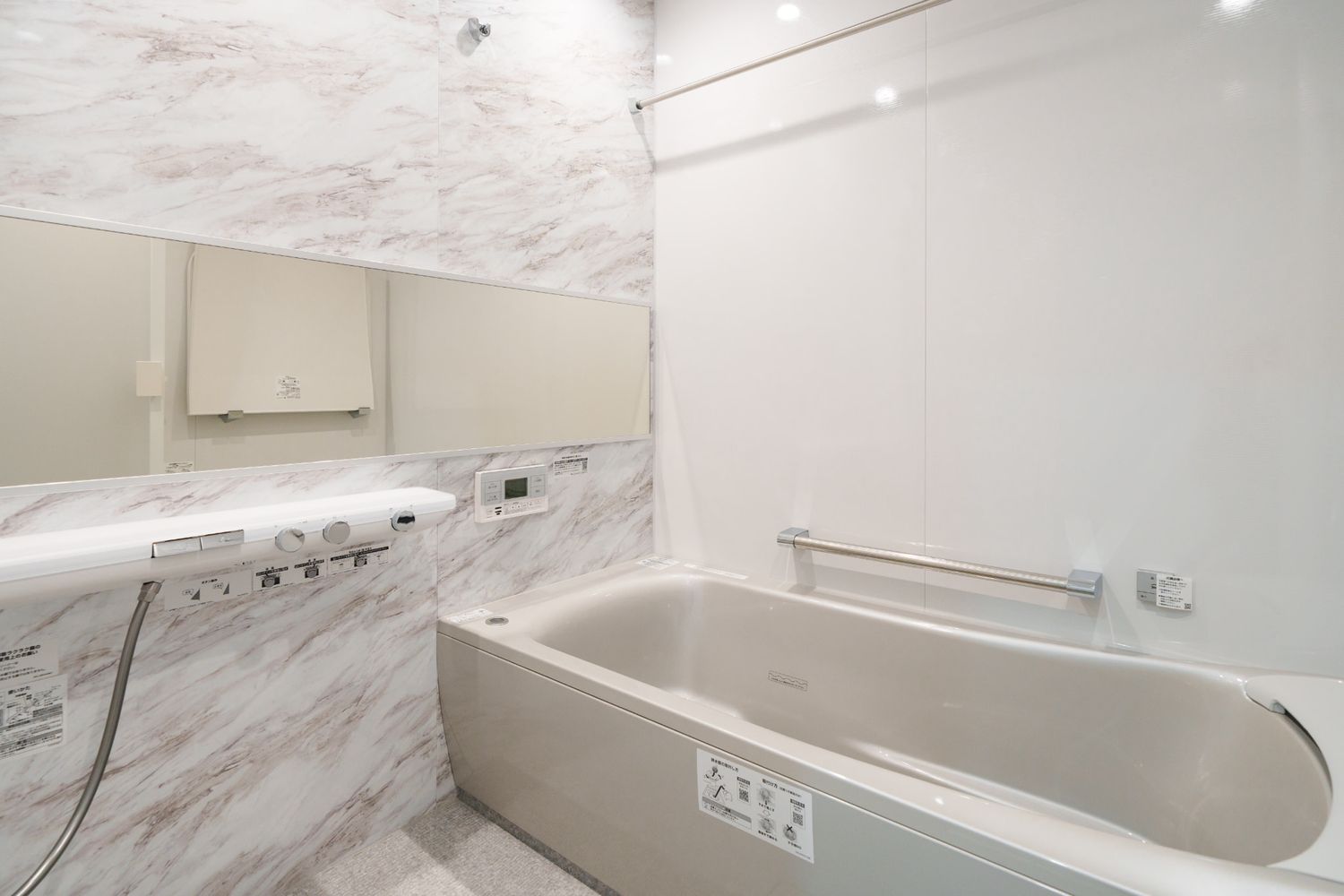 豊かな田園地帯に建つ平屋_風呂