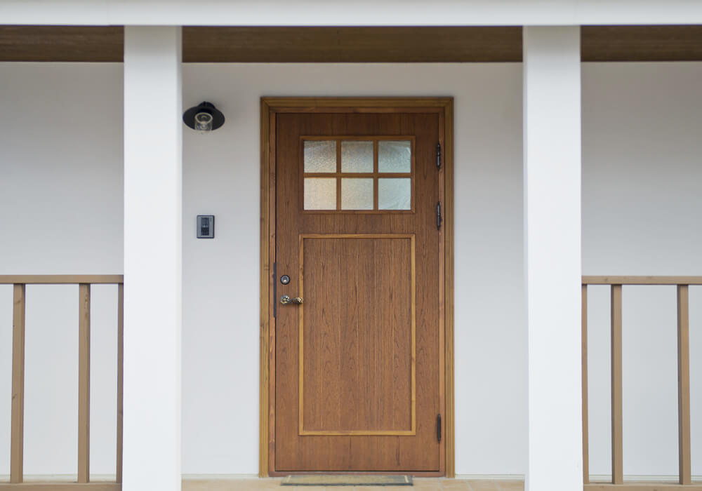 デザイン性と機能性を両立した玄関ドア　木製断熱玄関ドア Tc-3