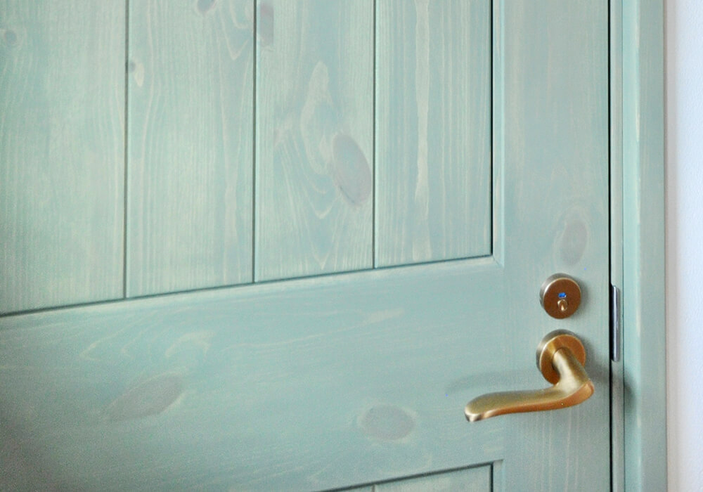 暮らしに味わいを添える木製ドア～天然木質内装ドア E-naドア～