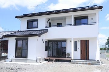 収納スペースにこだわったしっくいと無垢の家