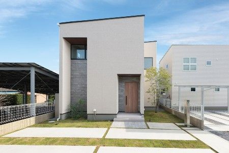 上質な造作とガラスパーテーションを活かした家
