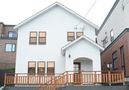 コンパクトで家事ラクな２階建てのいえ