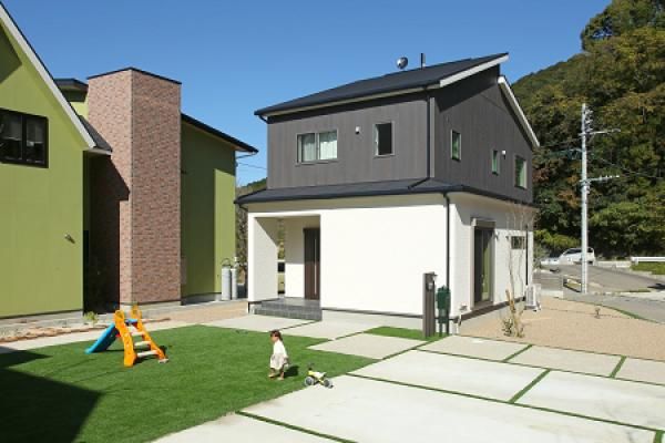 無垢材の心地よさと外断熱工法で実現した収納たっぷりの住まい