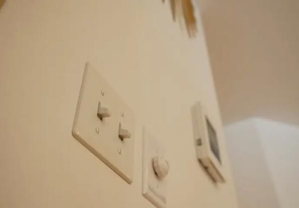 最後まで悩みましたー室内建具とレトロなドアノブ＆アメリカンスイッチ
の画像