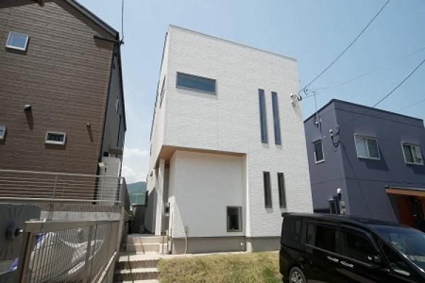 光と風が暮らしを彩る 中庭のあるコの字の家
