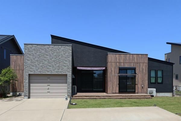 WOODY HOUSE