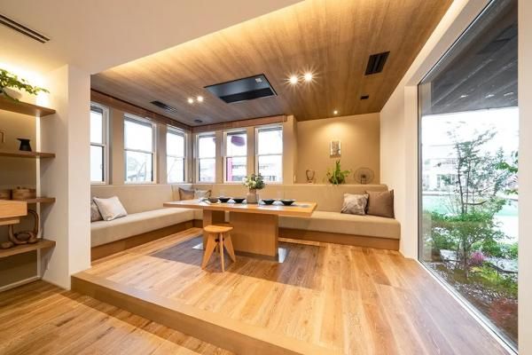 家族の憩いの空間。オシャレなカフェダイニングの画像