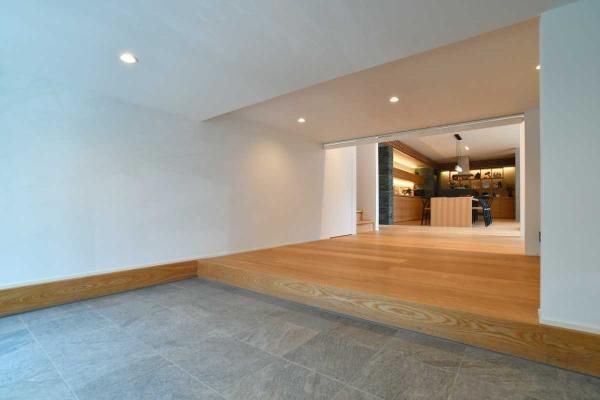 生活しやすさを配慮した設計が魅力的な広々とした玄関の画像