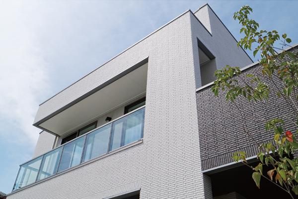 機能性と美観を兼ね備えた多彩な外壁タイルの画像