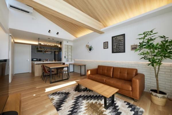 勾配屋根が特徴のLDKの画像