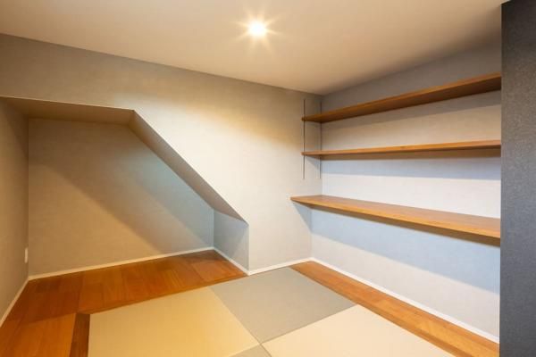 まるで秘密基地のような趣のあるタタミコーナーの画像