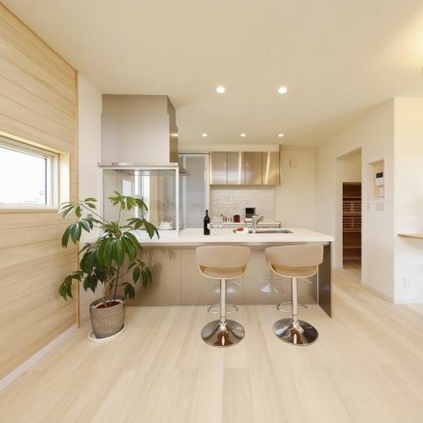 自然素材でコスパの良い、注文住宅を建てる、もみの木のＬ型モデルハウス
