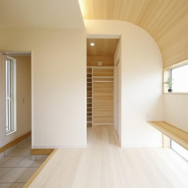 自然素材でコスパの良い、注文住宅を建てる、もみの木のＬ型モデルハウス