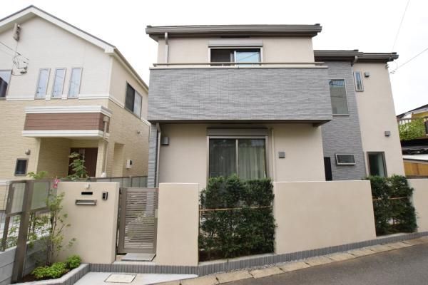 地下車庫、お茶室のある外断熱の家