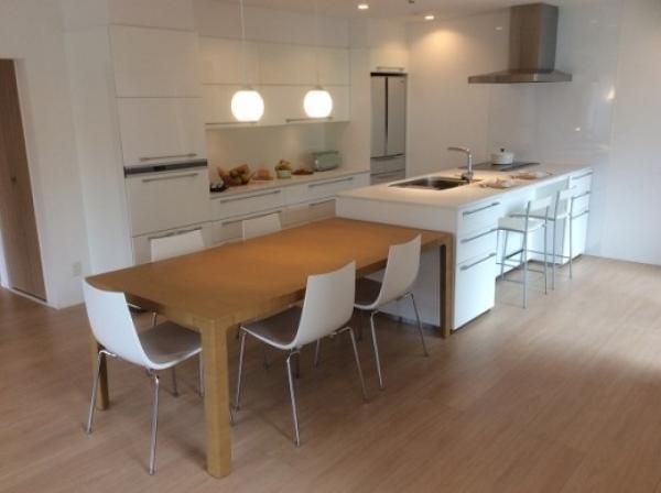 一条工務店オリジナルのシステムキッチン。の画像