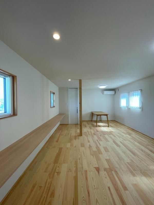 ライフスタイルに合わせて多目的に使える2階のフリースペースの画像