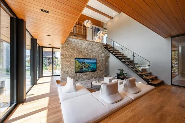 視界が自然に広がり、心地よさを感じられるリビングの画像