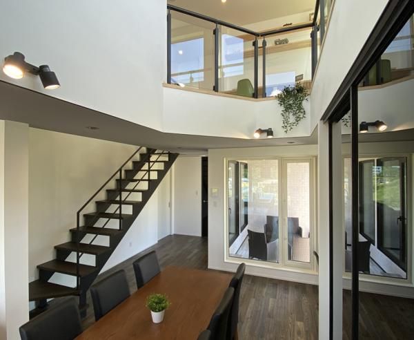 秋田の四季を身近に感じる、やすらぎのリビングの画像