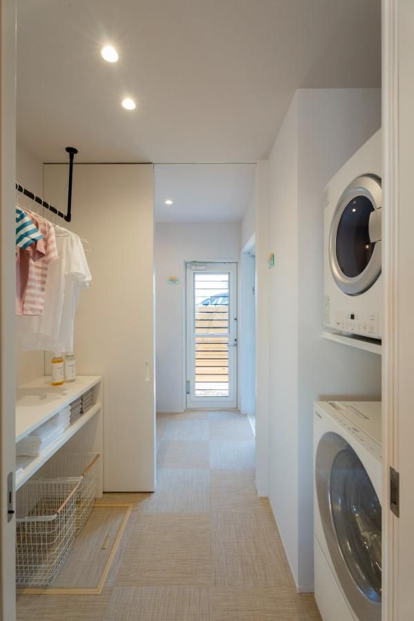 天候や時間帯に左右されることなく洗濯ができる、ストレスの少ないランドリールームの画像