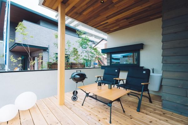 室内と外をゆるやかにつなぎ、おうち時間の幅を広げるアウトドアリビングの画像