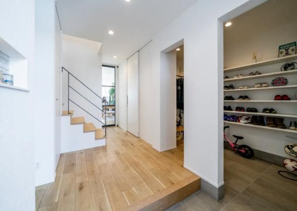 魅せる収納で暮らしに彩りを、隠す収納で日常をすっきりとの画像